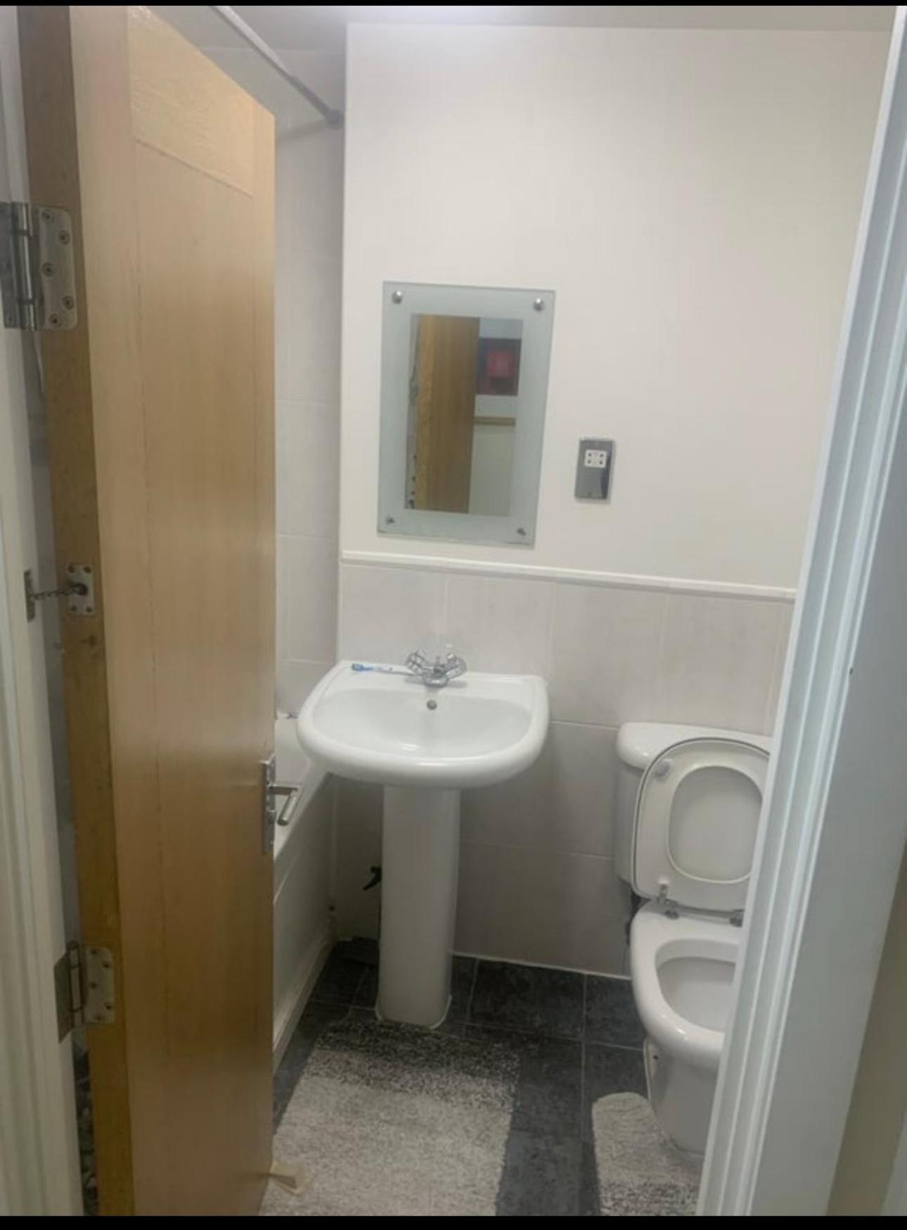 Budget,cosy Double Bedroom - Shared Bathroom Alloggio in famiglia